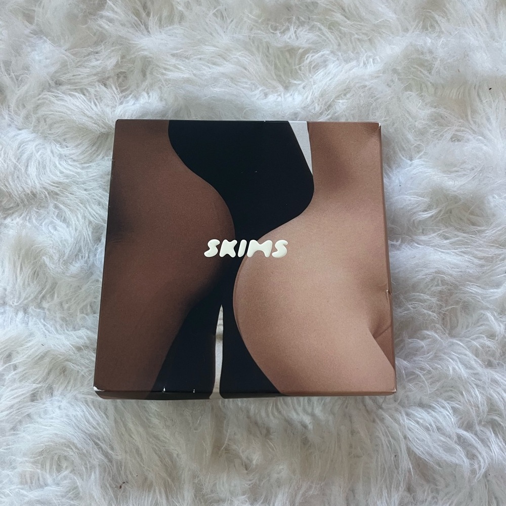 NIB | skims seamless sculpt lifting short shapewear